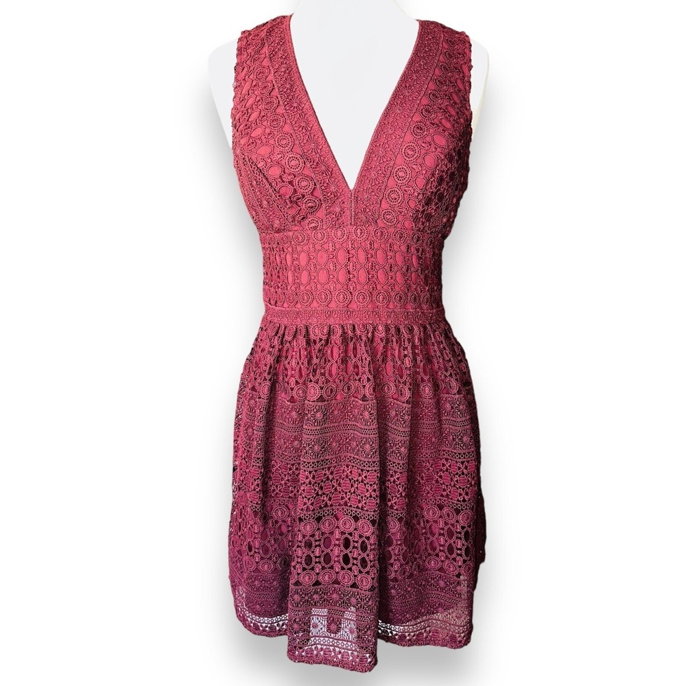 C6 Abercrombie & Fitch Lace Fit & Flare Dress Size 6 V-Neck Party Burgundy Maro